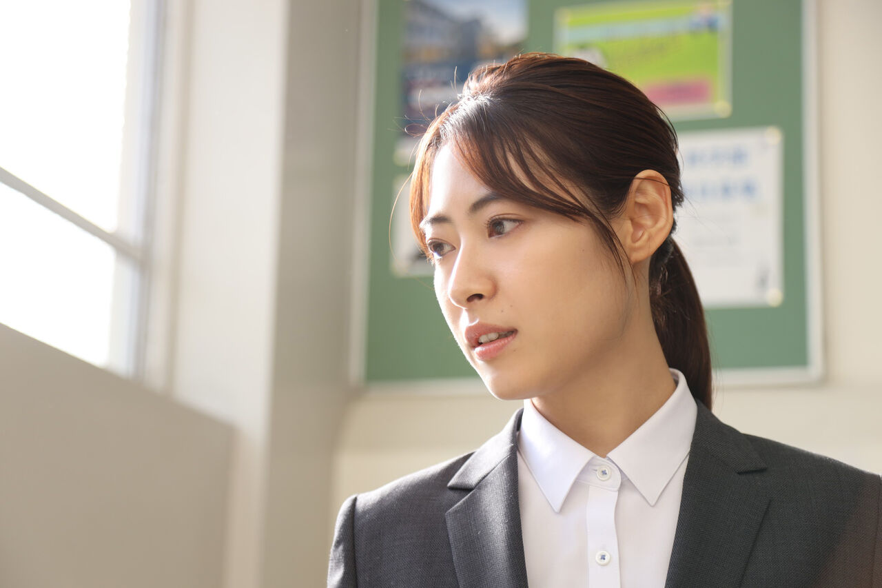 【芸能】瀧本美織、太ももあらわ“超ミニスカ”ウェア姿で大胆美脚！