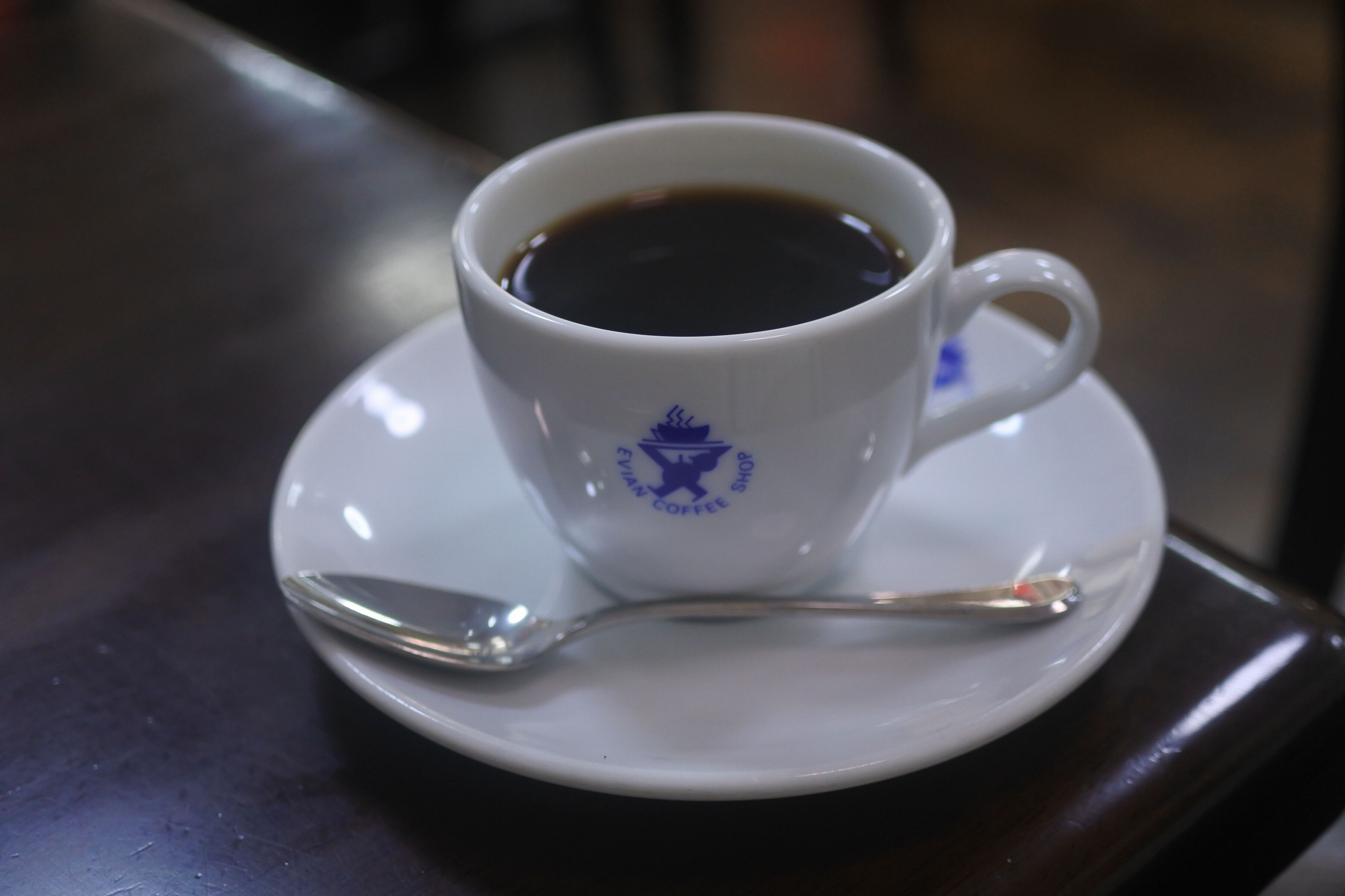 元町 元町のランドマーク レトロ喫茶と言えばここ エビアンコーヒー 自己中心食日記 Powered By ライブドアブログ