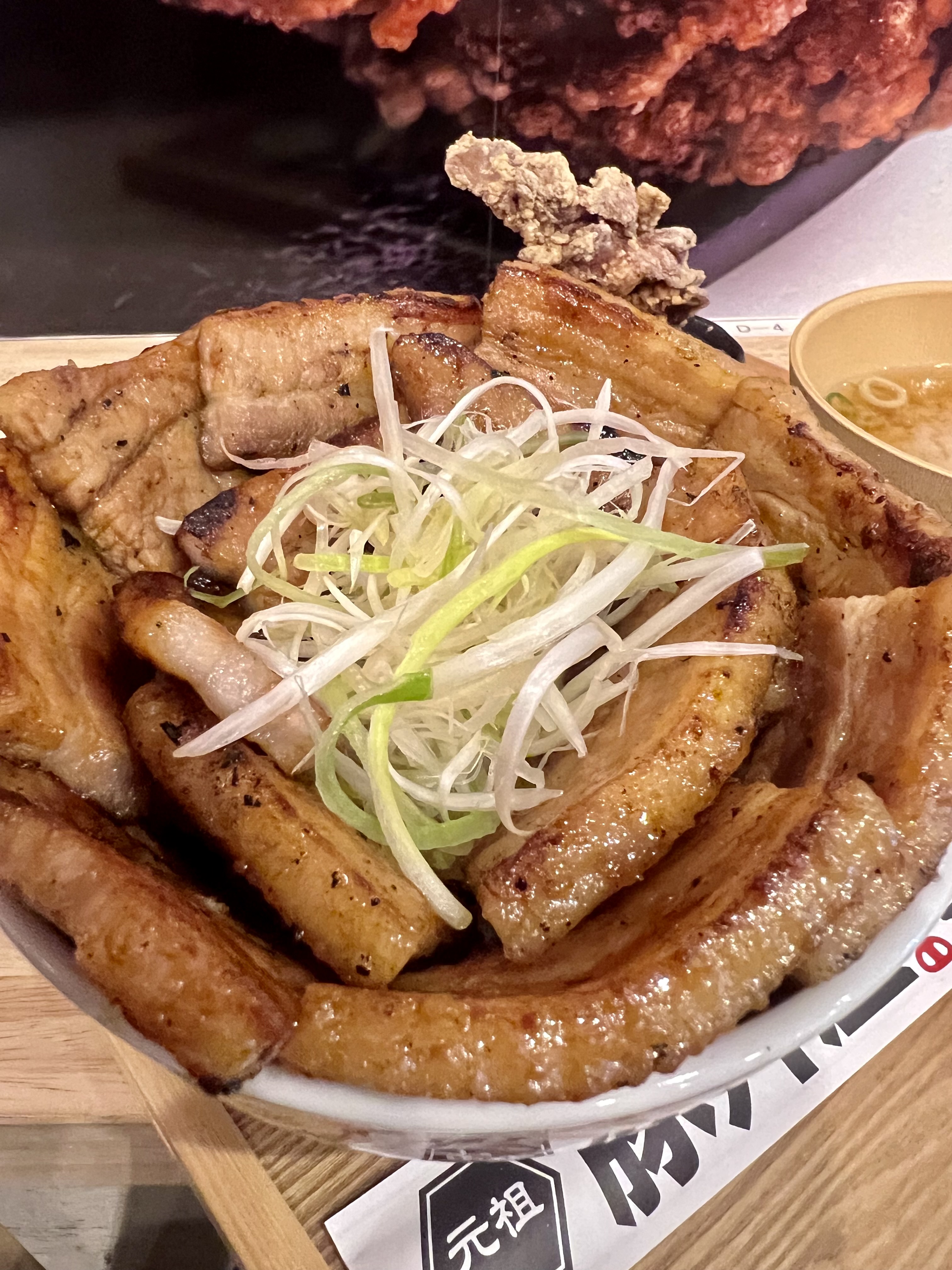 本町】背徳のメガ盛り豚丼 ～元祖豚丼屋 TONTON 船場センタービル10