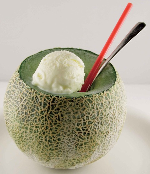 9「メロン屋しゅしゅ」メロンまるごとクリームソーダ（1,000）