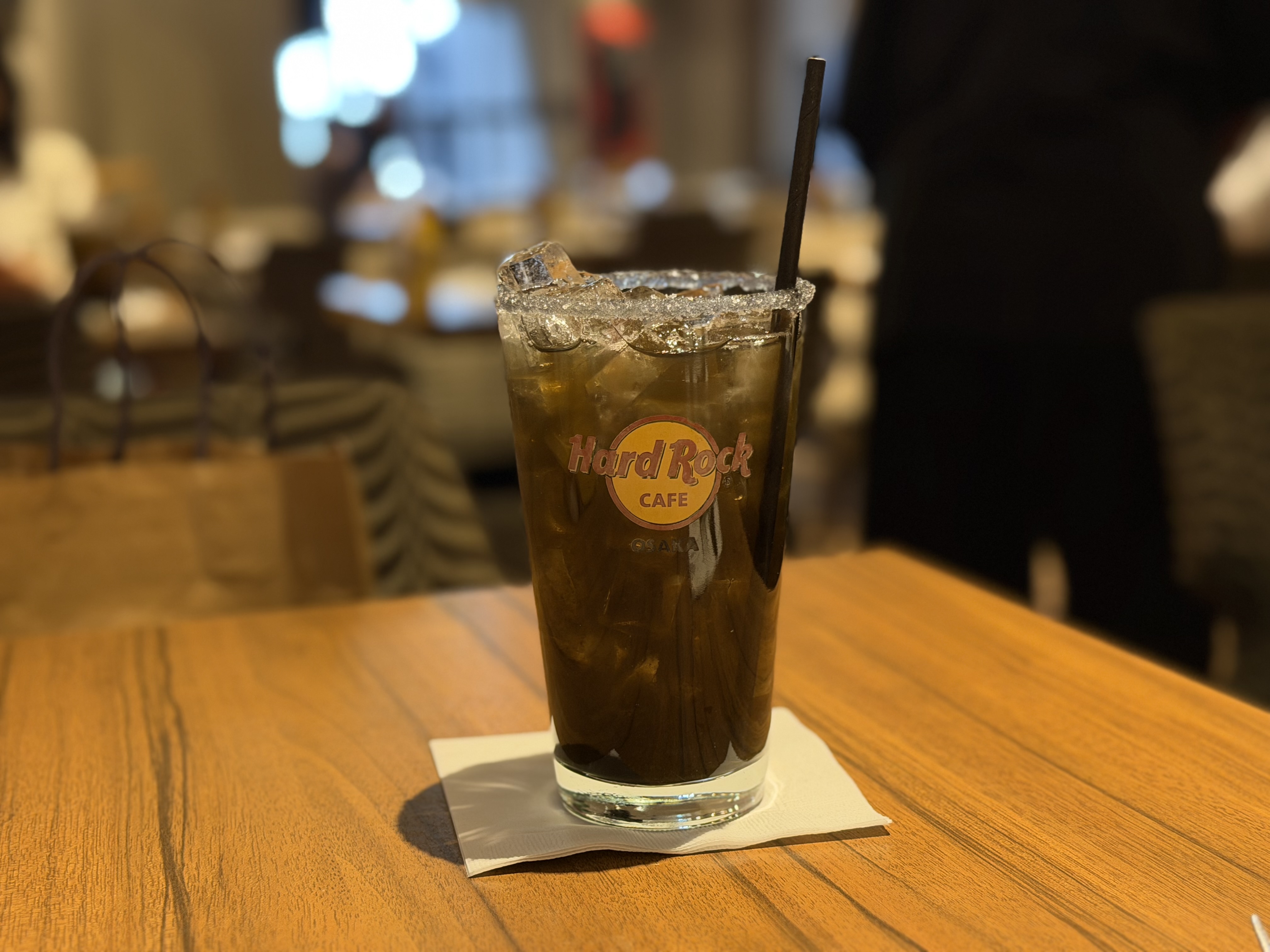 ハードロックカフェ黒ミャクミャクバーガー実食！万博1年記念限定