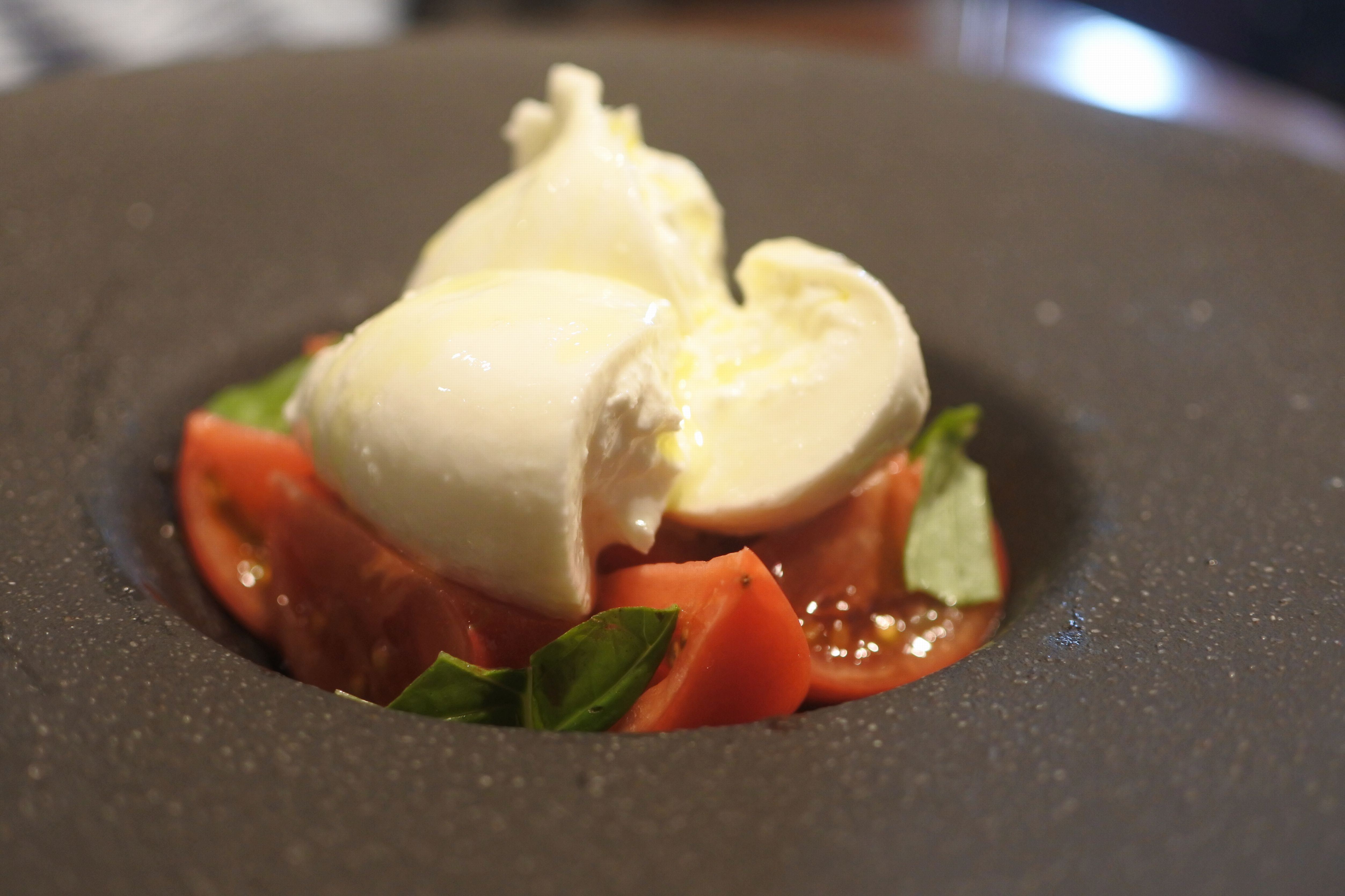 中崎町 大阪でも珍しいブラータチーズのカプレーゼがいただけます Dream On Taiga 自己中心食日記 Powered By ライブドアブログ