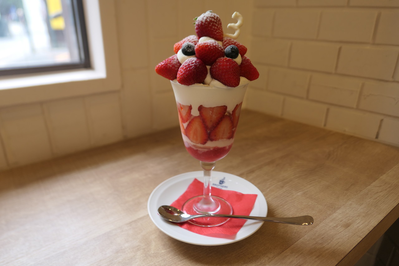 イチゴスイーツは時間限定なのでご注意を パンケーキ スイーツ ブラザーズカフェ なんば店 Brothers Cafe 自己中心食日記 Powered By ライブドアブログ