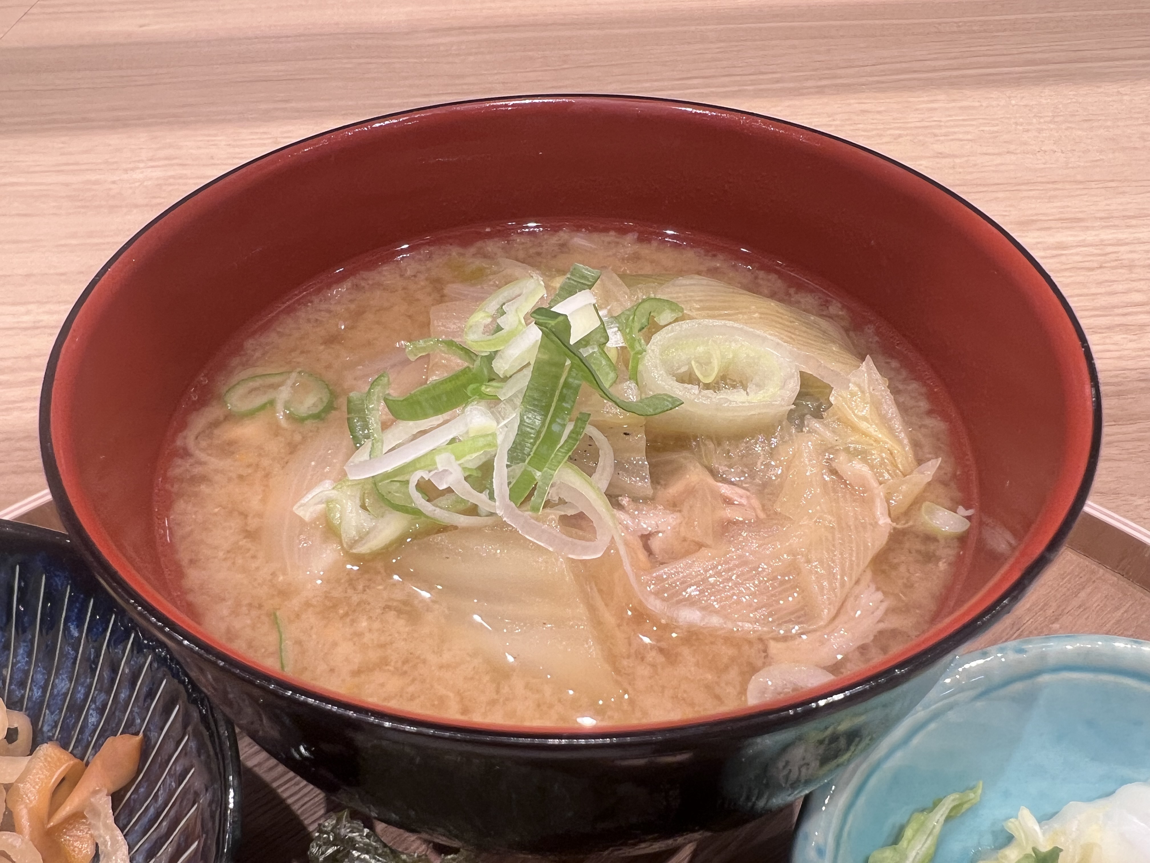 大阪ビジネスパーク】具沢山の味噌汁とおにぎりの新店 | 自己