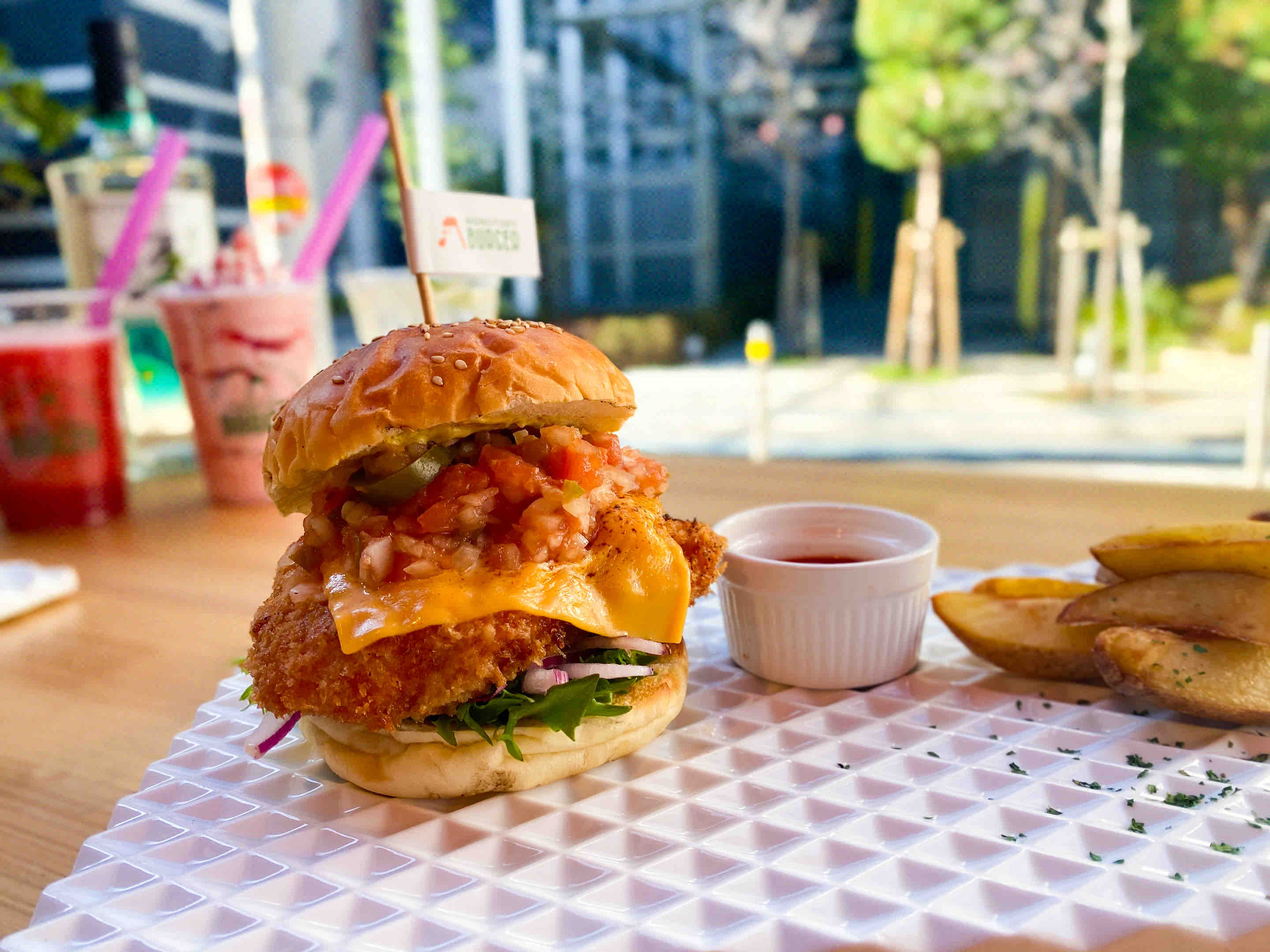 梅田 上質なチキンハンバーガー なおちぇんの 阪急電車で一緒においしい物sanpo 阪急沿線口コミ情報サイト ブログdeバーチャル駅長
