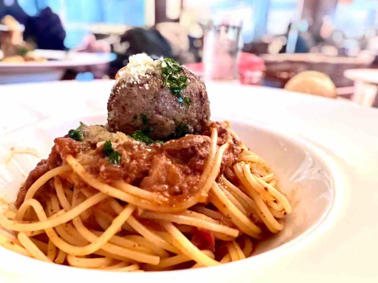 東京ディズニーランド ごろんと大きな肉団子が乗ったパスタ イーストサイド カフェ 自己中心食日記 Powered By ライブドアブログ