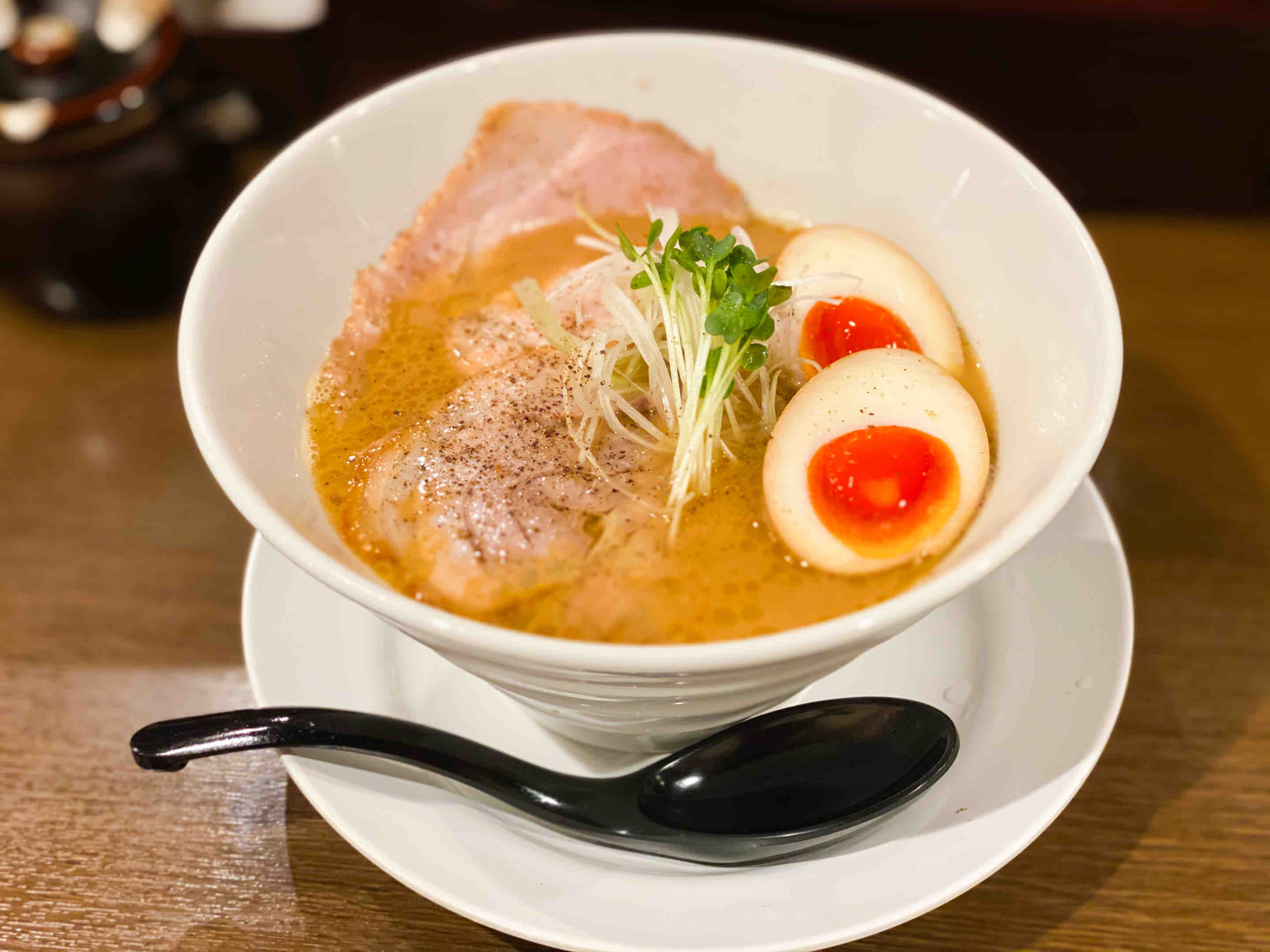 十三 6月1日オープンのラーメン店 なおちぇんの 阪急電車で一緒においしい物sanpo 阪急沿線口コミ情報サイト ブログdeバーチャル駅長