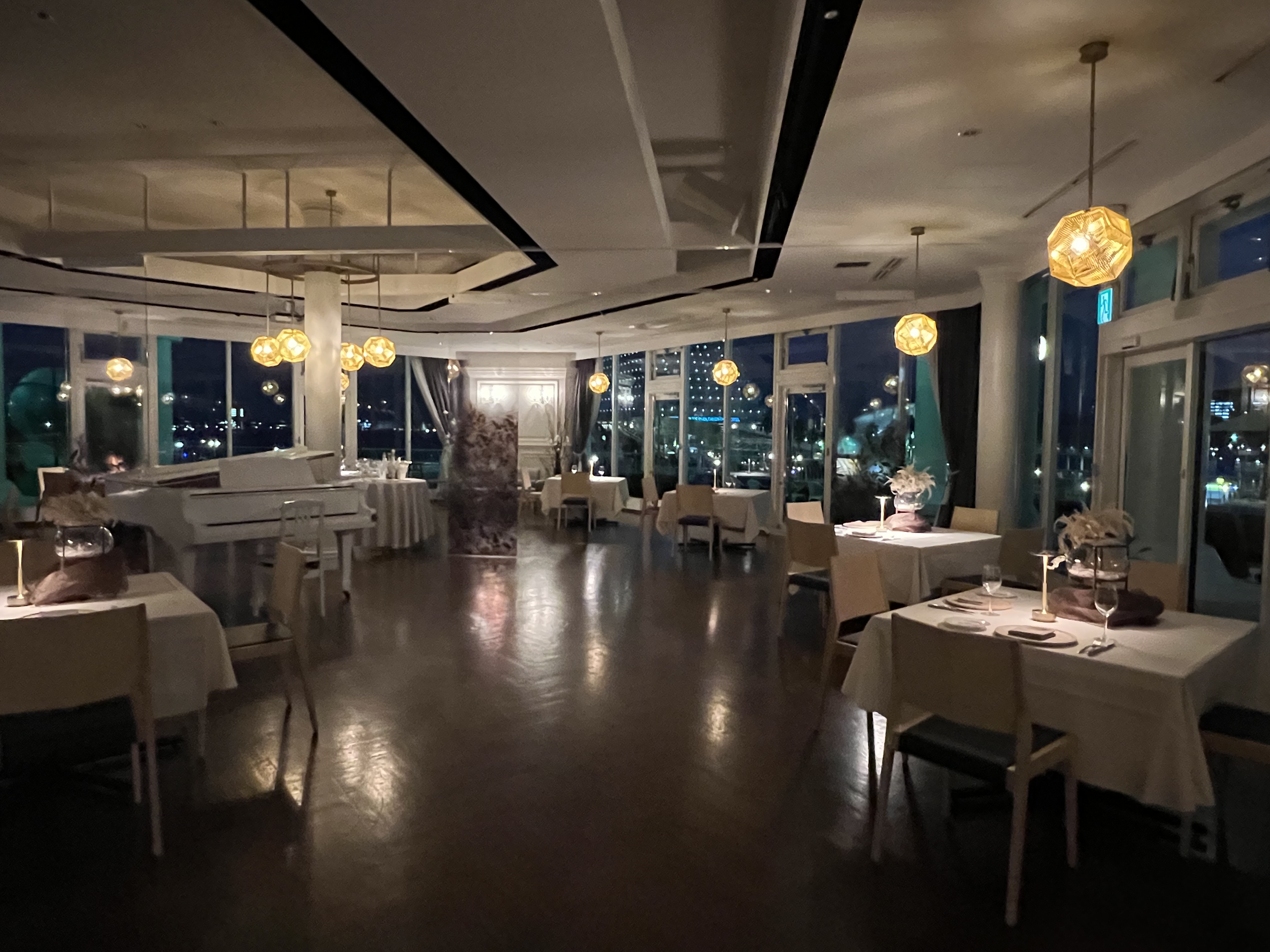 元町 みなと元町 ポートタワー最後の夜景を楽しむスペシャルディナー オーシャンプレイス 自己中心食日記 Powered By ライブドアブログ