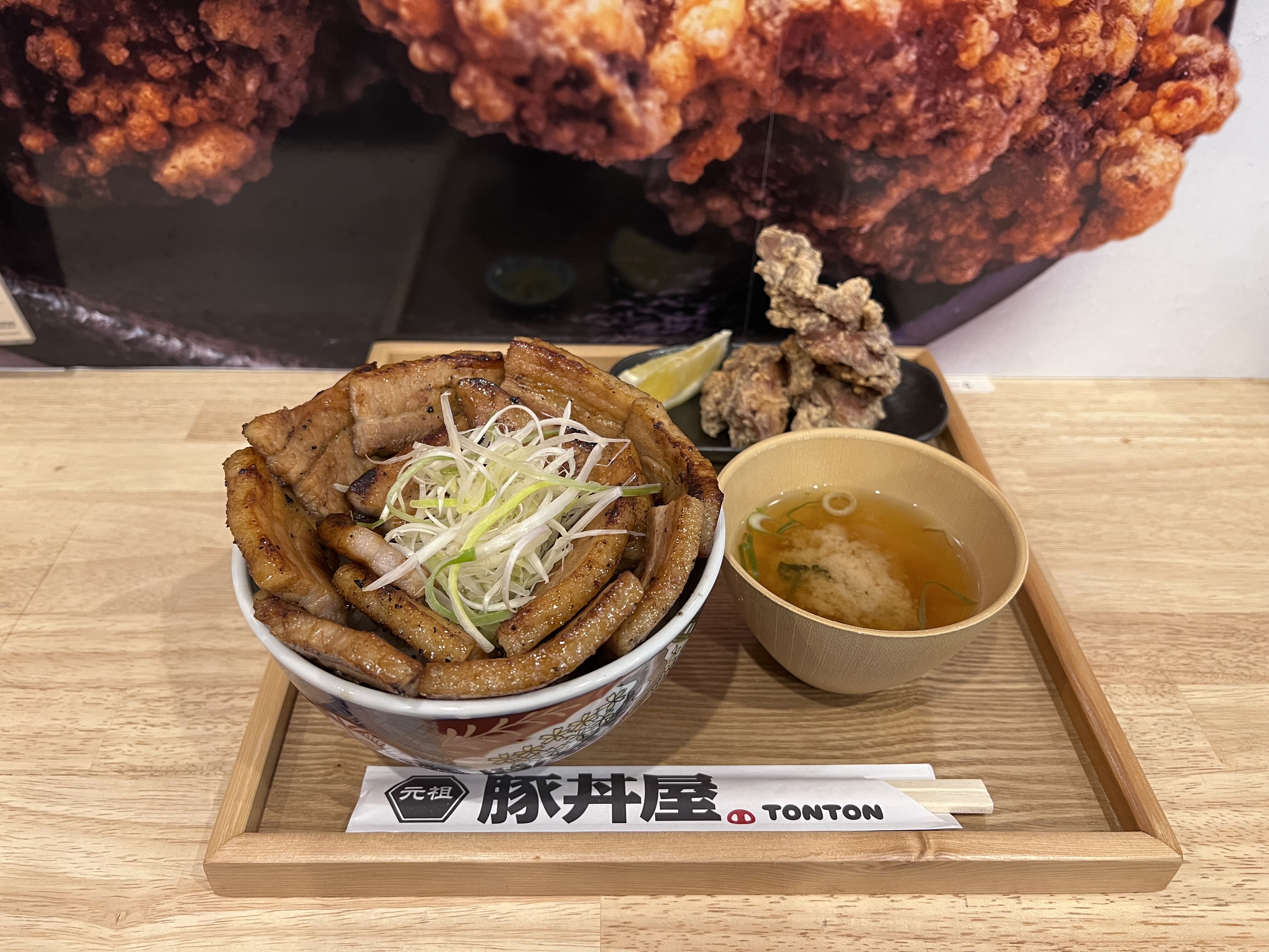 本町】背徳のメガ盛り豚丼 ～元祖豚丼屋 TONTON 船場センタービル10