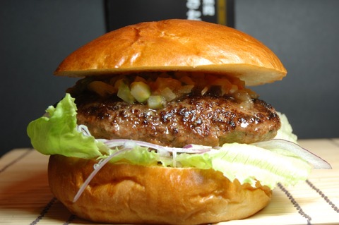 8「石垣島きたうち牧場」極みバーガー（1,000）