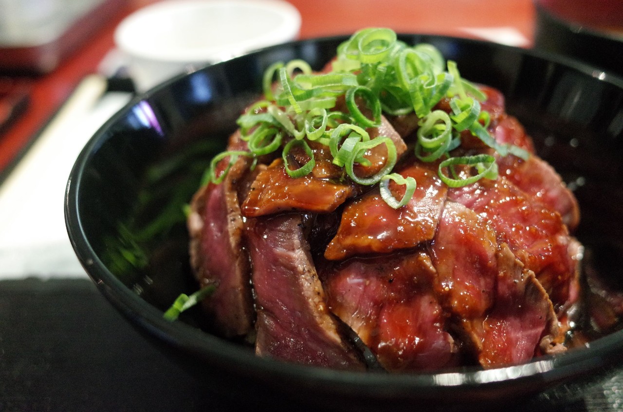 黒毛和牛レアステーキ丼にやられた 天地人 自己中心食日記 Powered By ライブドアブログ 黒毛和牛レアステーキ丼にやられた 天地人 自己中心食日記 Powered By ライブドアブログ