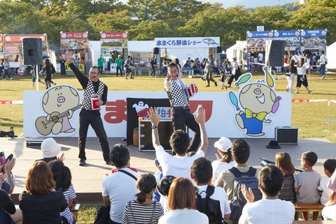 ステージパフォーマンスの様子