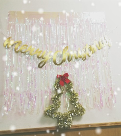 スタジオはクリスマス装飾です！