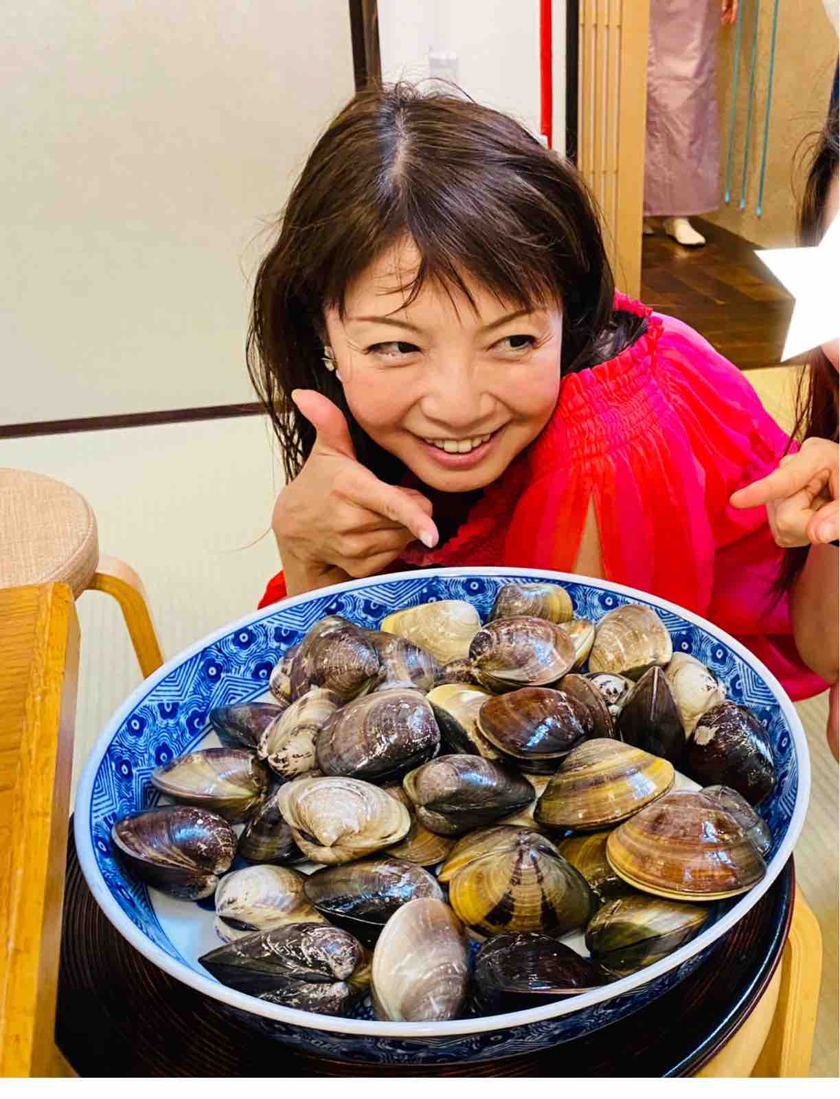 ここ数年で一番美味しいと評判の今年の桑名のハマグリ 2回戦目 日の出 腹ペコ名古屋熟女 なおみの今夜も朝帰り ここ数年で一番美味しいと評判の今年の桑名のハマグリ 2回戦目 日の出 腹ペコ名古屋熟女 なおみの今夜も朝帰り