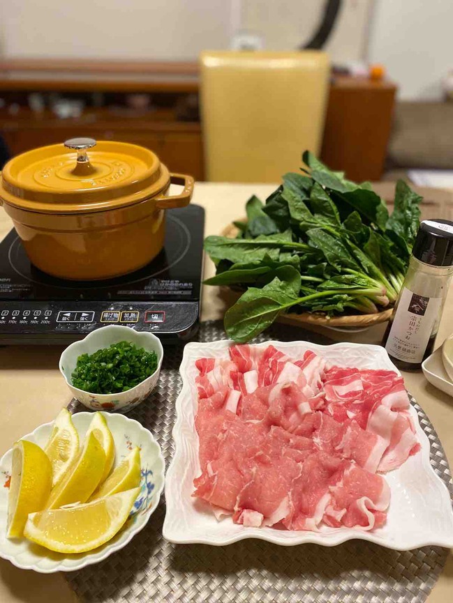 冷え込んで法蓮草が美味しくなったら「向田邦子さんの愛した常夜鍋」を