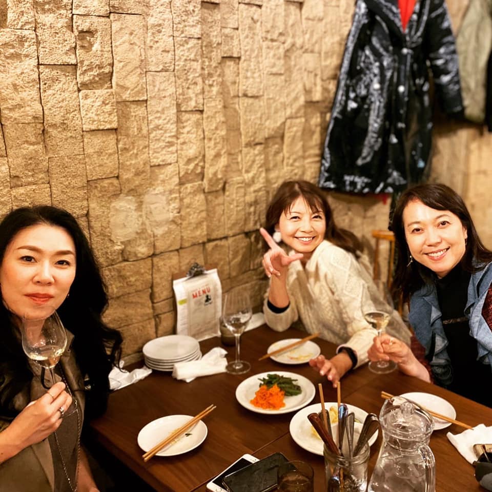 人妻の飲み会 メディア女子たちの間で話題の店「腸詰とワイン トング」で女子会 : 「なおみの今夜も朝帰り！」