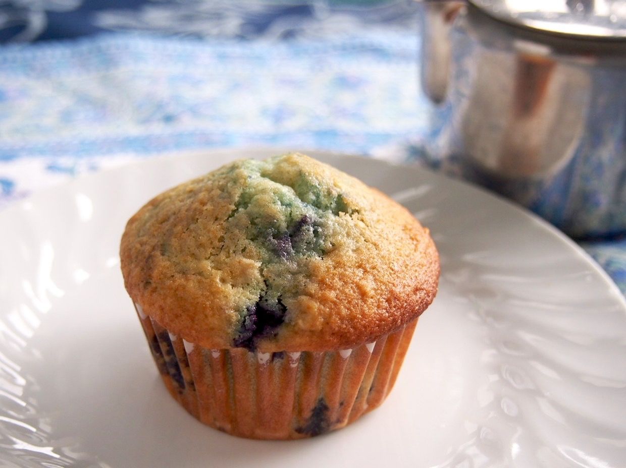 Blueberry Muffin ブルーベリーマフィン Naomi S Cafe Vancouver