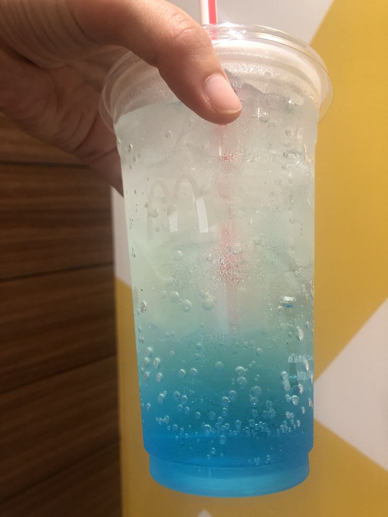 ブルーな飲み物は爽やか でもブルーな食べ物は なのは何故 美味しく生きたい ブルーな飲み物は爽やか でもブルーな食べ物は なのは何故 美味しく生きたい