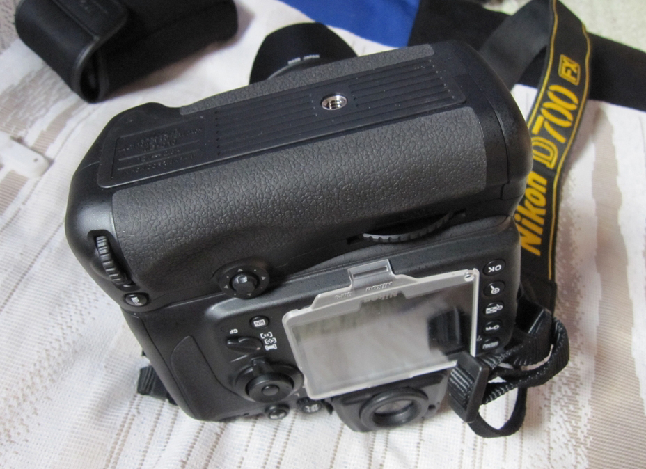 Nikon 配っ ニコン MB-D10 マルチパワーバッテリーパック D300用 Nikon 配っ ニコン MB-D10 マルチパワーバッテリーパック D300用