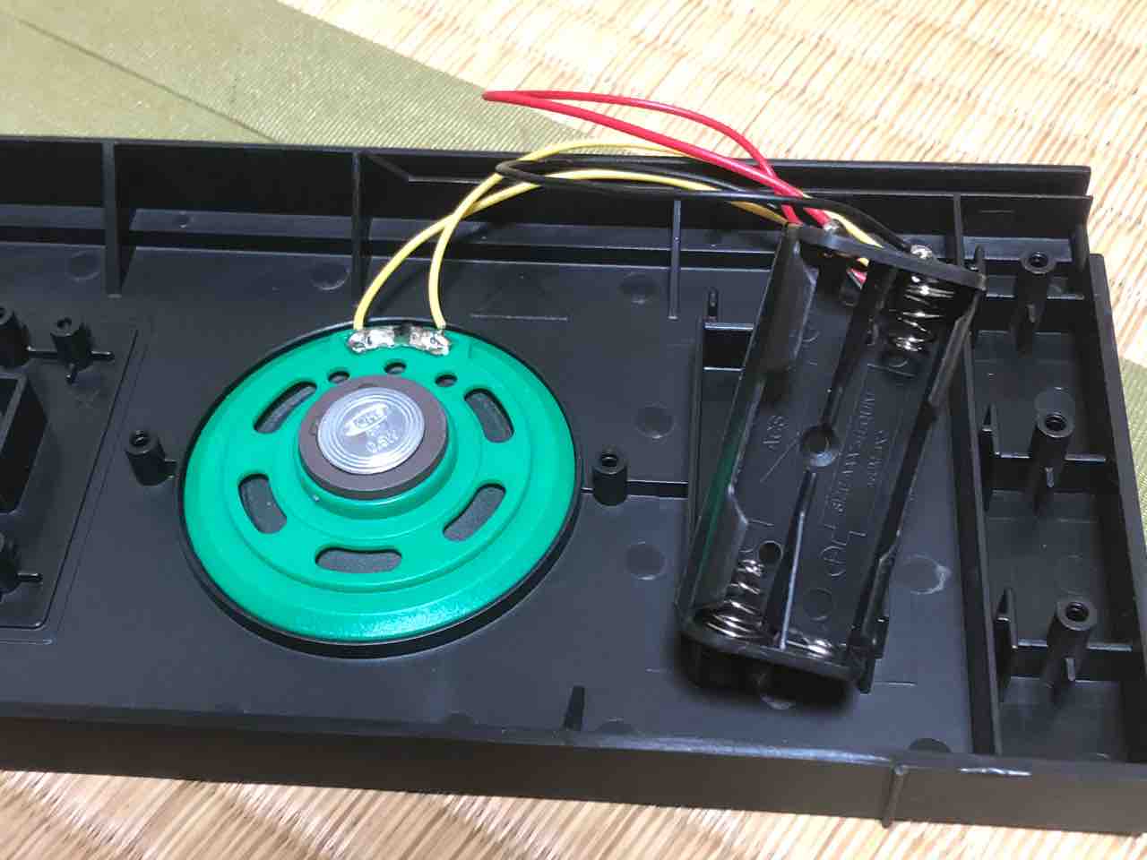 デロリアン専用音声ギミック付ディスプレイベース＆カバーセット」届く
