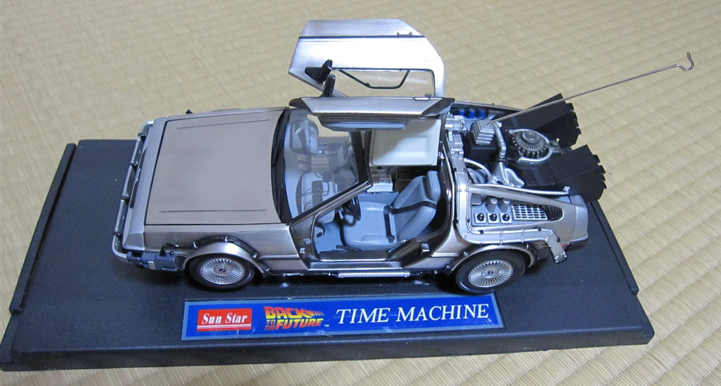 バックトゥザフューチャーPARTⅡ ·デロリアン ダイアモンドセレクト バック・トゥ・ザ・フューチャーPART2 1/15スケールレプリカ