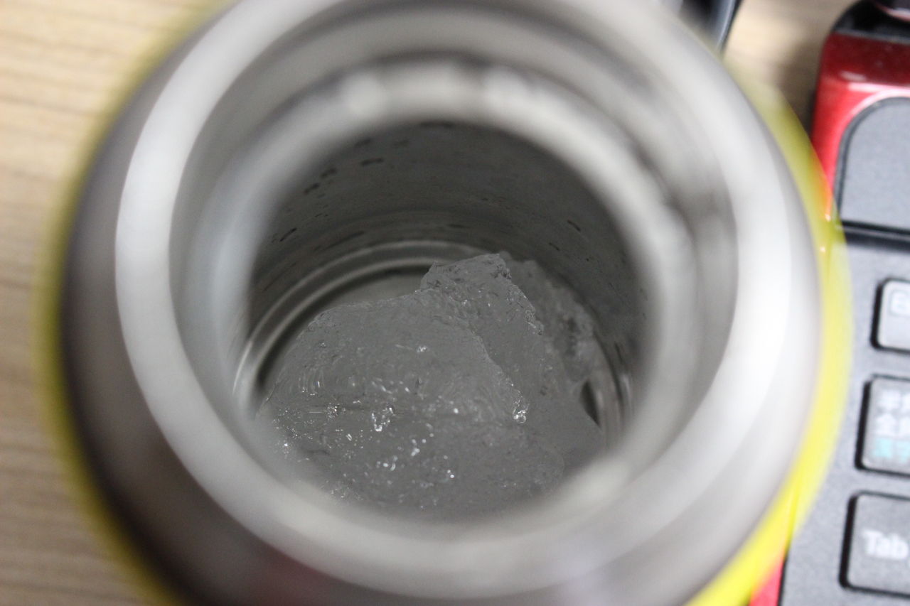 4日目 サーモス山専用ボトルで氷の溶ける時間実験 こりゃいったいどうなってんの っていうくらい溶けてないwww 日刊また旅しんぶん 4日目 サーモス山専用ボトルで氷の溶ける時間実験 こりゃいったいどうなってんの っていうくらい溶けてないwww 日刊また旅しんぶん