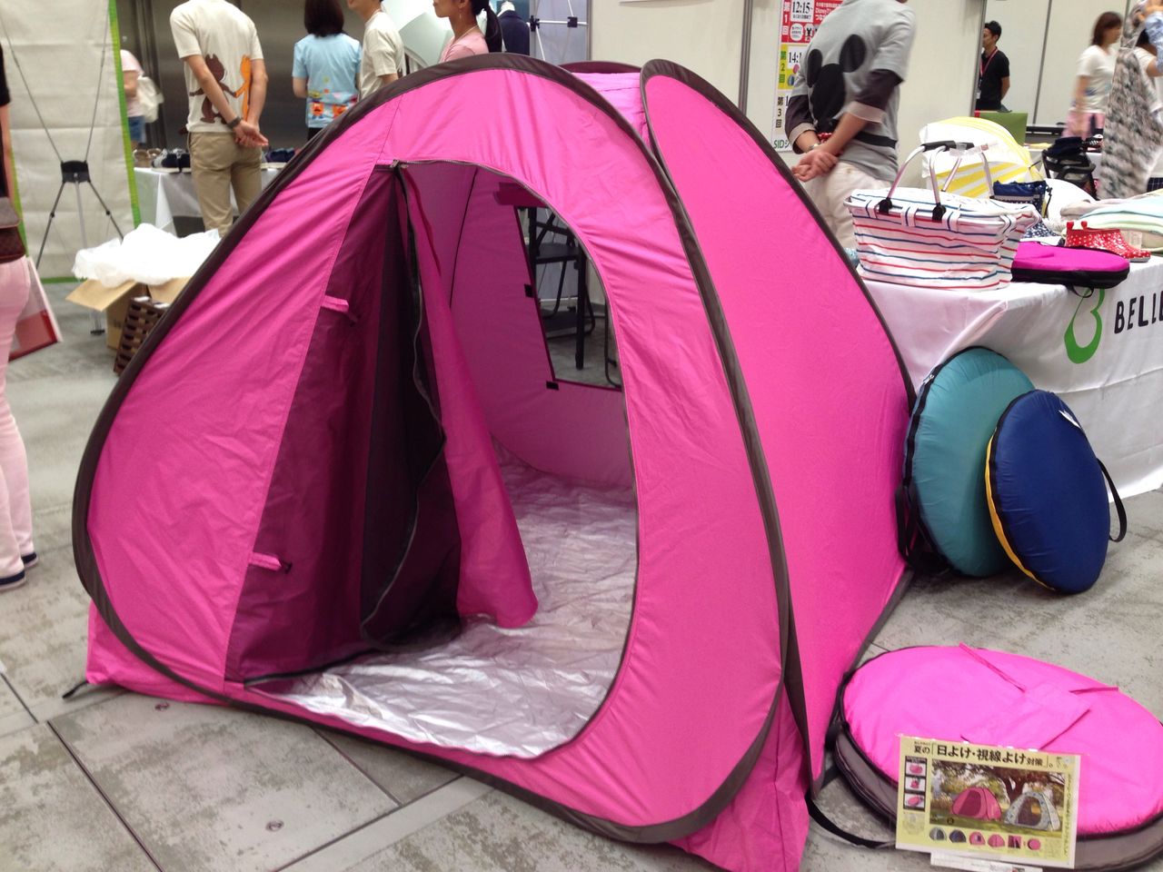 ベルメゾンの進化したテント ドーム型ポップアップテント 見てきた 日刊また旅しんぶん
