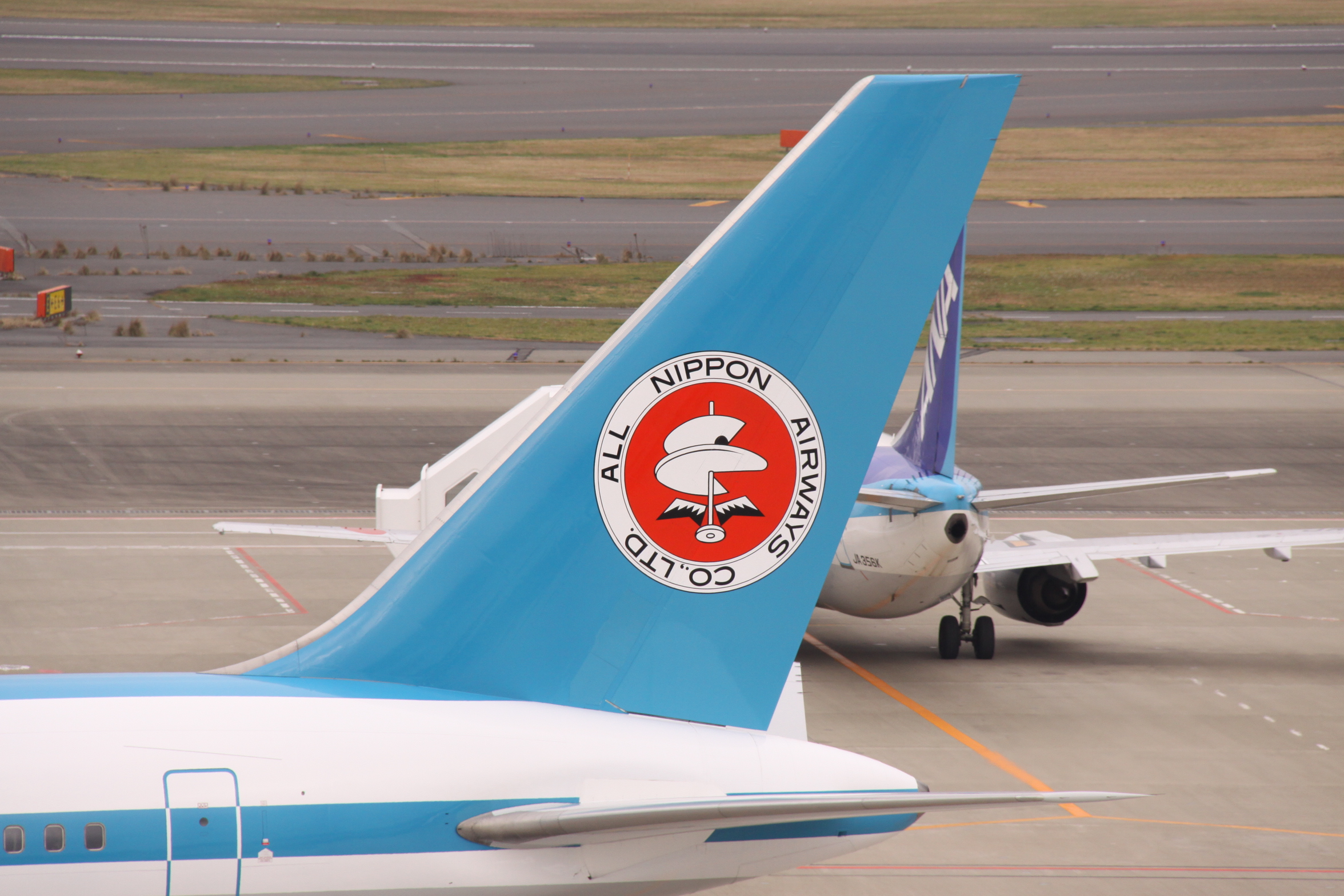 モヒカンジェット Boeing 767 300 Ja602a Naox の ａｉｒ ｗａｌｋ