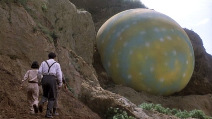 モスラの卵を盗む人 モスラの卵を盗む人 ゴジライブ 第十七話『ゴジラvsモスラ』解説 : たっ