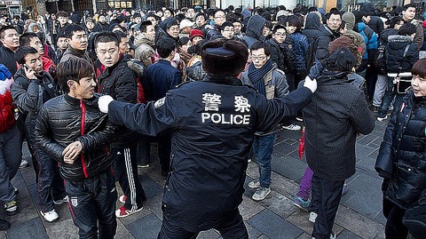 800_china_iphone4_ap_120113