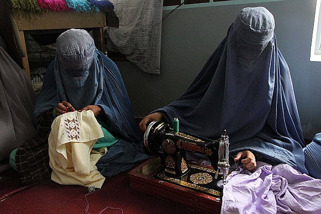 アフガニスタン、首都カブール、ブルカを着用した女性（Getty-Images）-6