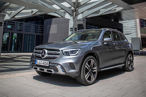 2020-mercedes-benz-glc-class-suv-carbuzz-595728