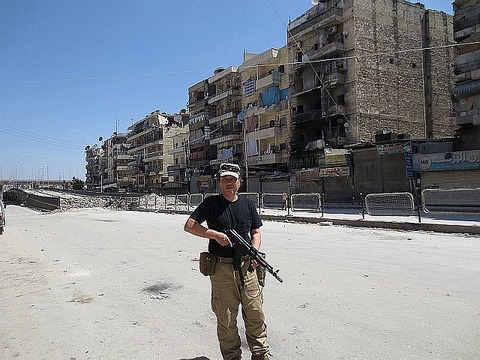 mercenary-poses-aleppo