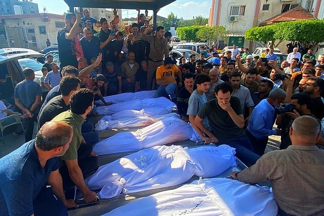 Mourners-attend-funeral-of-Palestinians
