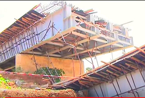 2 billion Sigiri bridge collapses - YouTube