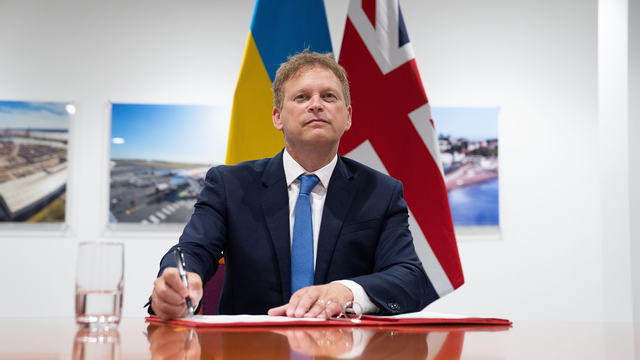 Image ID 2JRM2YW Grant Shapps in Ukraine si