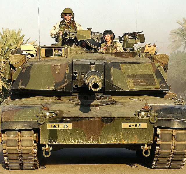 960px-M1A1_abrams_front