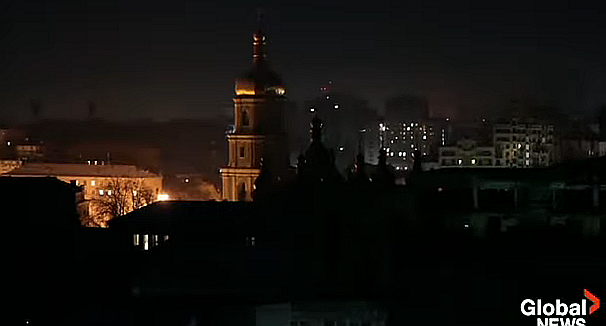 Ukrainians deal with bitter cold t