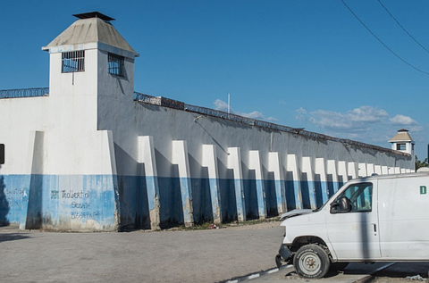 FireShot Webpage Screenshot #211 - 'ハイチの刑務所