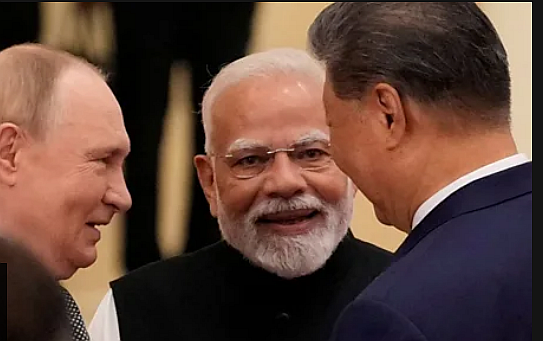 【解説】中印ロ3首脳が和やかに