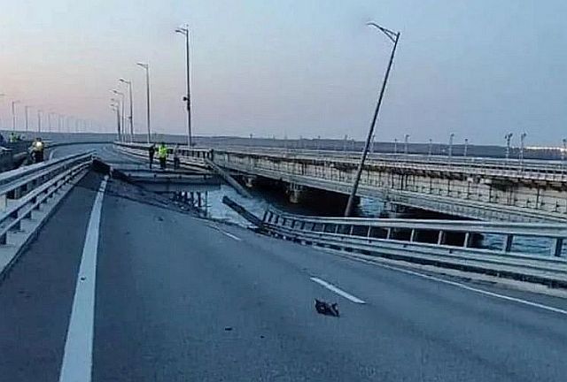 FireShot Webpage Screenshot #898 - 'Crimea Bridge Explosion