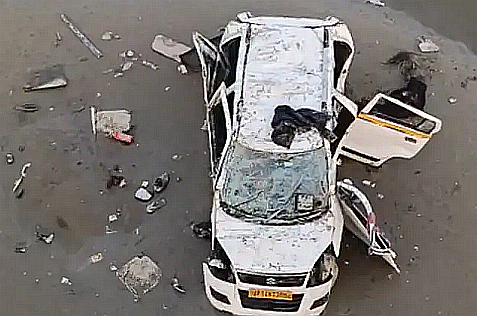 FireShot Capture 289 - インドで車が未完成の橋か