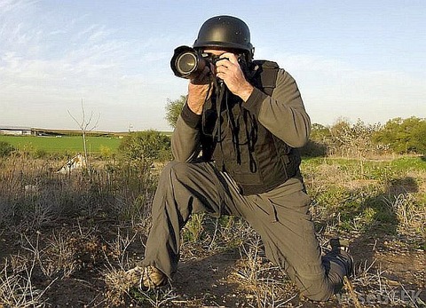 Photojournalist-representational-photo-758x547