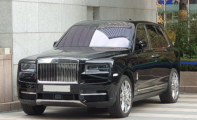 Rolls_Royce_Cullinan_Black_21192ebb7f.
