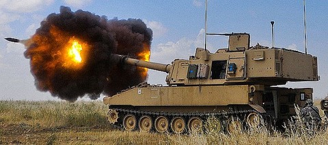 M109A6_Howitzer_Blast