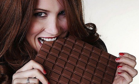 m_id_379545_eating_chocolate