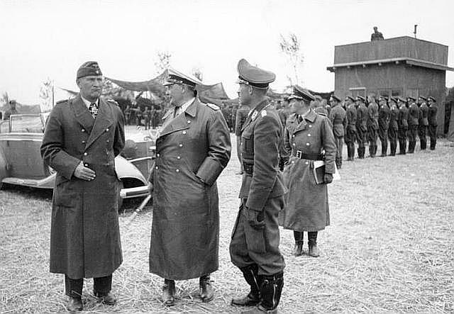 Bundesarchiv_Bild_101I-343-0674-16,_Bruno_Loerze
