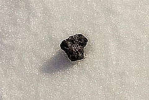 Chebarkul_meteorite_sample_on_lake_ice