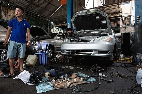 cam-photo-garage-hawkins