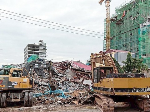 Sihanoukville--combodia--building-collapse_16b7d651443_large